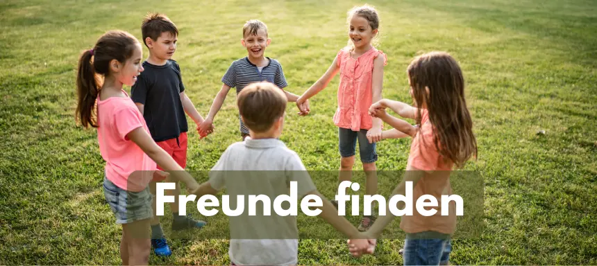 Kinder halten sich im Kreis an den Händen